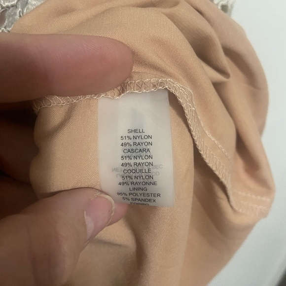 Vince Camuto women's 6 ivory lace overlay shift dress w/ 3/4 sleeves w/ ruffles - Picture 4 of 6